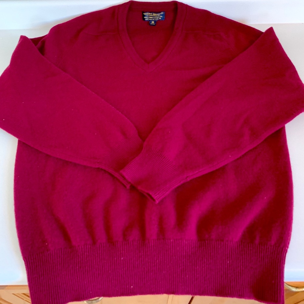 Brooks Brothers V-neck sweater. Size 40